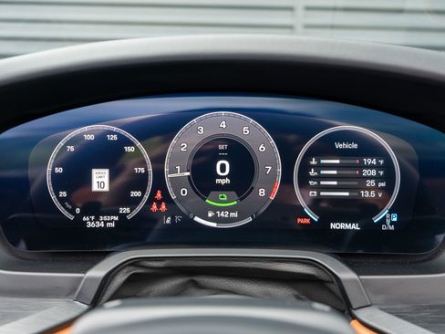 Certified 2025 Porsche 911 Carrera GTS RWD image 27