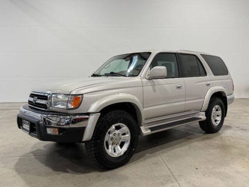 Used 2000 Toyota 4Runner SR5 w/ Upgrade Value Pkg 4 AWD/4WD image 1