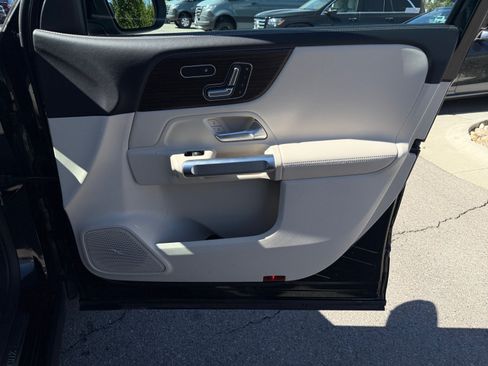 Used 2026 Mercedes-Benz GLB 250 4MATIC image 16