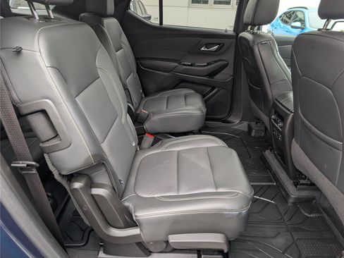 Used 2022 Chevrolet Traverse LT w/ LT Premium Package AWD/4WD image 12