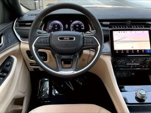 New 2025 Jeep Grand Cherokee Limited image 13