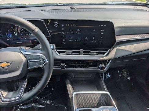 Used 2025 Chevrolet Equinox LT FWD image 17