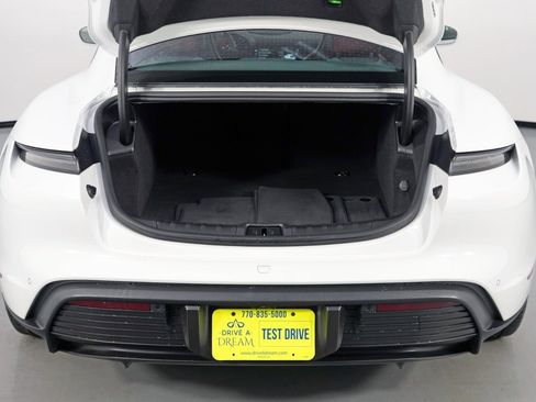 Used 2022 Porsche Taycan image 10