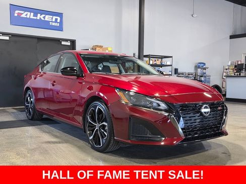 Used 2025 Nissan Altima 2.5 SR FWD image 3