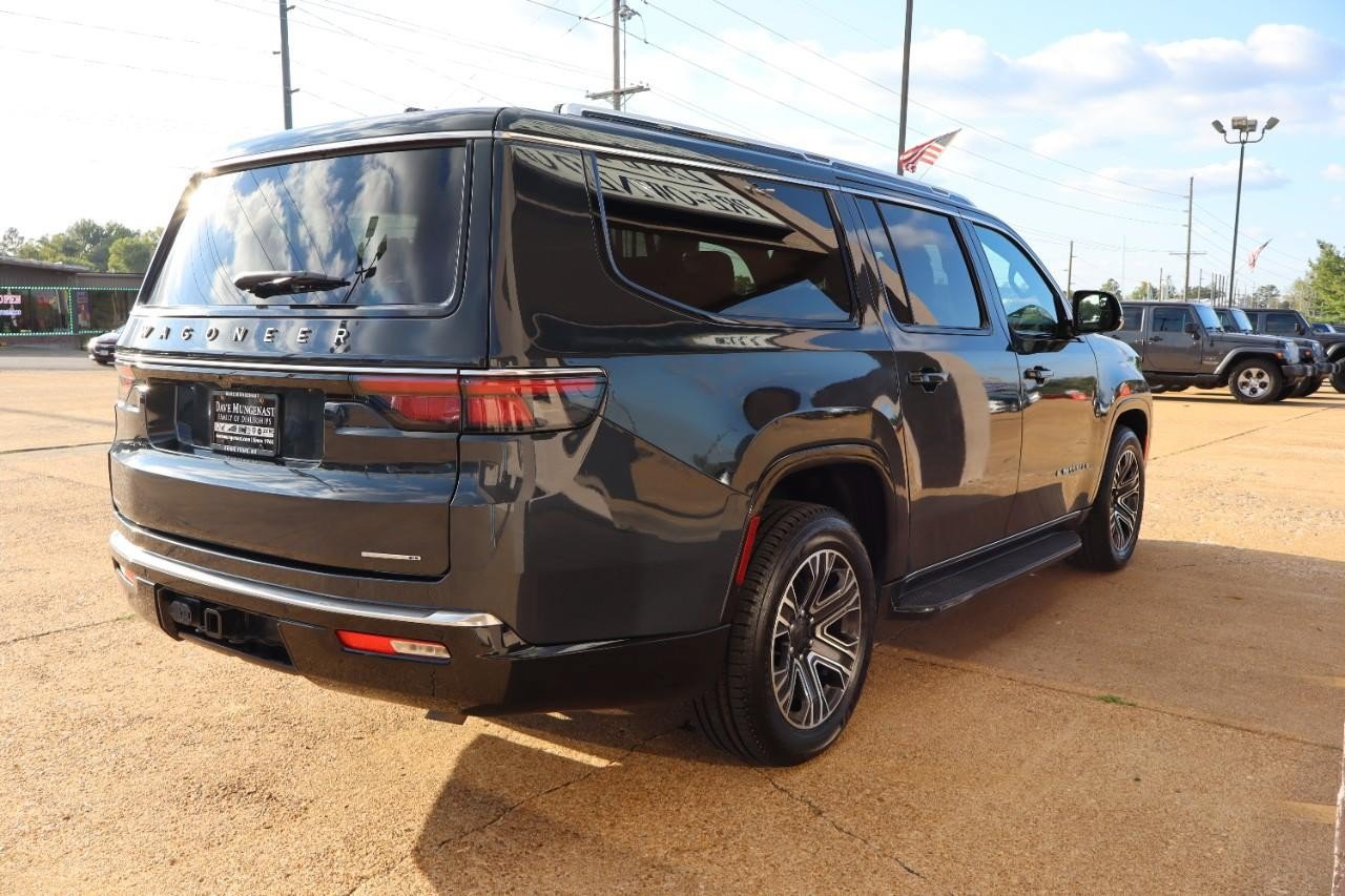 Used 2024 Jeep Wagoneer L Series II w/ Flexible Seating Group AWD/4WD image 5