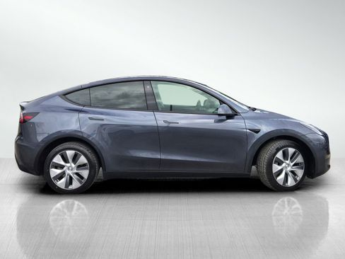 Used 2023 Tesla Model Y Long Range image 3