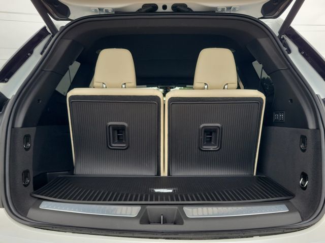 Used 2025 Cadillac XT6 Sport w/ Technology Package AWD/4WD image 26