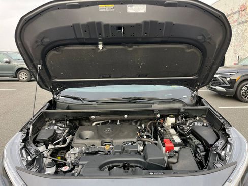 Used 2025 Toyota RAV4 XLE image 32