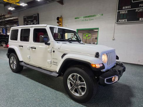 Used 2020 Jeep Wrangler Unlimited Sahara w/ Uconnect 4C Nav & Sound Group image 4