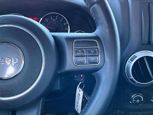 Used 2016 Jeep Wrangler Unlimited Rubicon w/ Connectivity Group AWD/4WD image 21