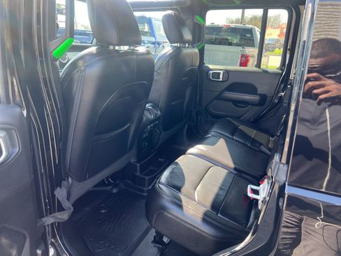 Used 2020 Jeep Wrangler Unlimited Sahara image 44