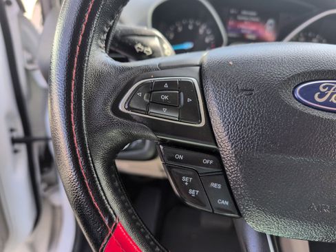 Used 2018 Ford Escape SEL image 16