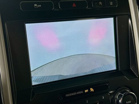 Used 2020 Ford F150 Lariat RWD image 9