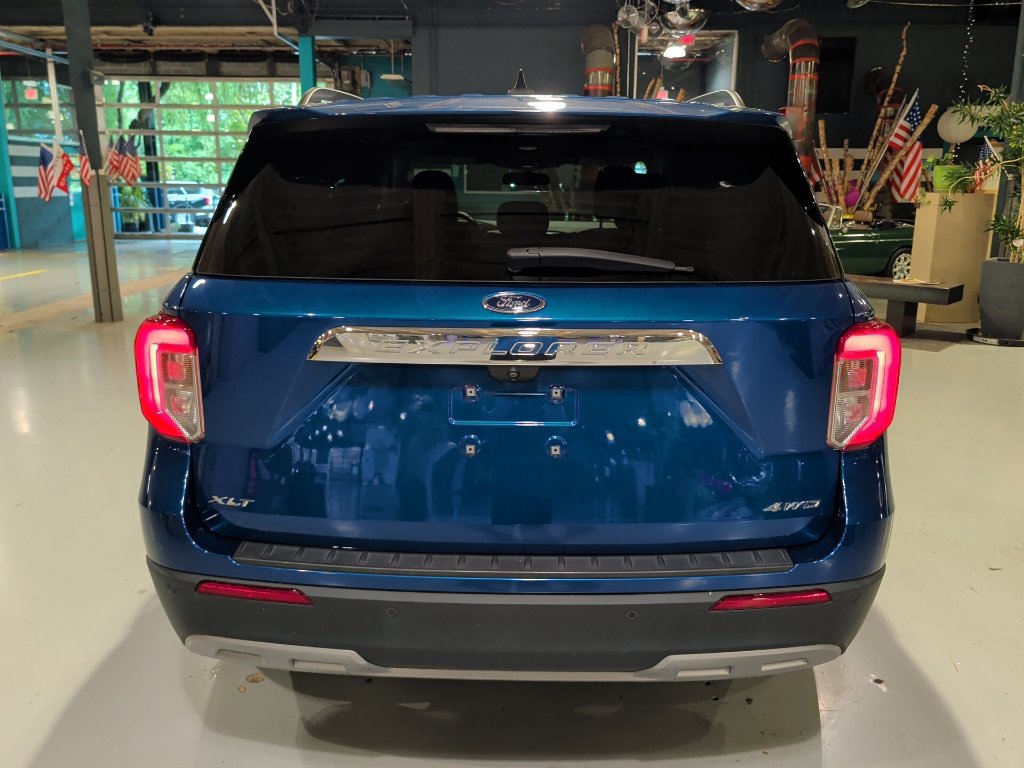 Used 2022 Ford Explorer XLT w/ Equipment Group 202A AWD/4WD image 16