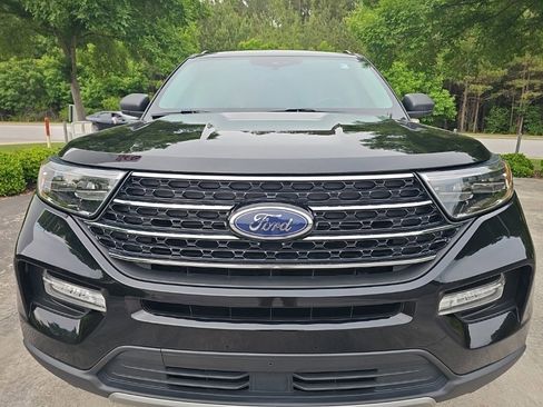 Used 2021 Ford Explorer XLT w/ Equipment Group 202A RWD image 4