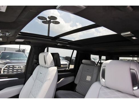 New 2026 Cadillac Escalade ESV Platinum Sport w/ LPO, ONYX Package AWD/4WD image 24
