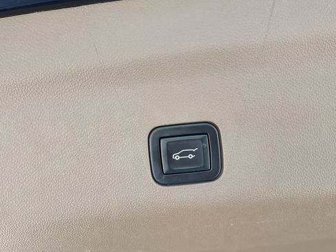 Used 2022 GMC Yukon XL Denali w/ Denali Premium Package image 29