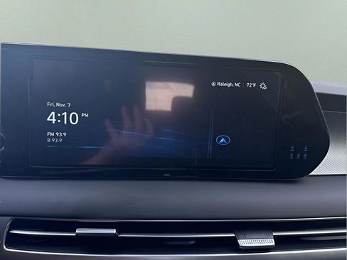 Used 2023 Hyundai Palisade SEL w/ Premium Package image 11