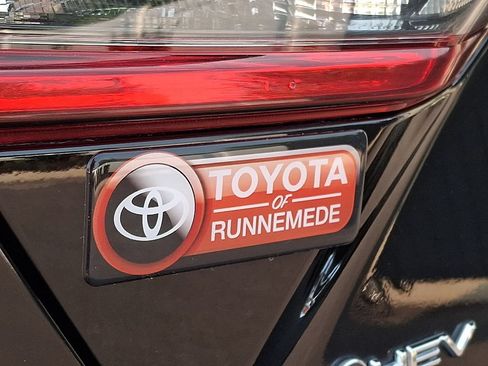 Used 2025 Toyota Camry LE FWD image 30