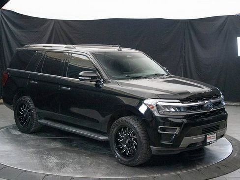 Used 2022 Ford Expedition Limited image 2