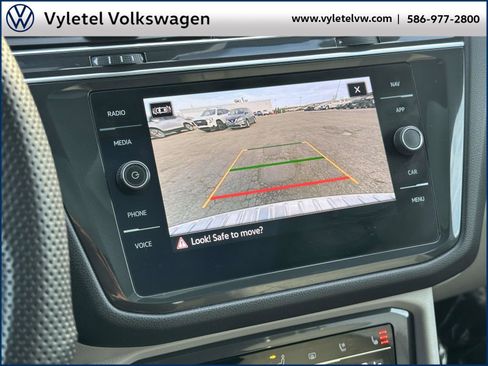 Certified 2022 Volkswagen Tiguan SEL R-Line image 28
