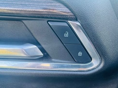 Used 2023 Chevrolet Silverado 1500 LT RWD image 7