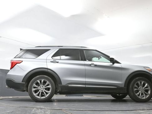Used 2022 Ford Explorer Limited w/ Equipment Group 301A AWD/4WD image 25