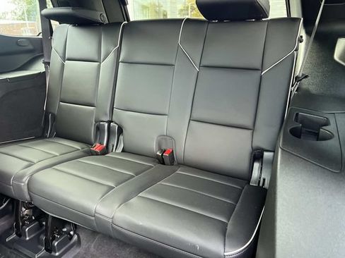 Used 2022 Cadillac Escalade Premium Luxury AWD/4WD image 13