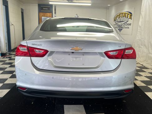 Used 2018 Chevrolet Malibu LT w/ Driver Confidence Package FWD image 11