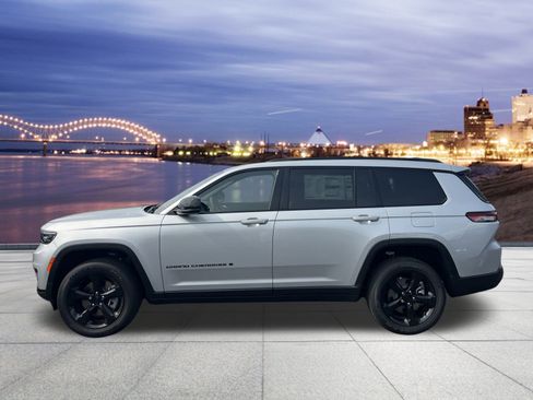 New 2025 Jeep Grand Cherokee L Altitude image 2