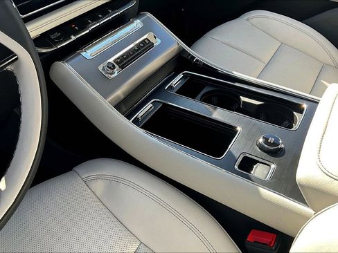 New 2026 Lincoln Aviator 2WD image 8