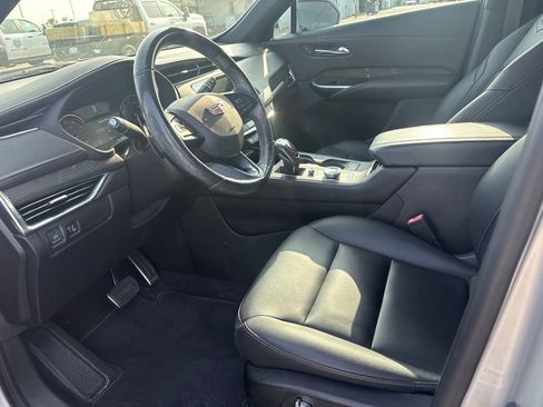 Used 2019 Cadillac XT4 Sport w/ Cold Weather Package FWD image 9
