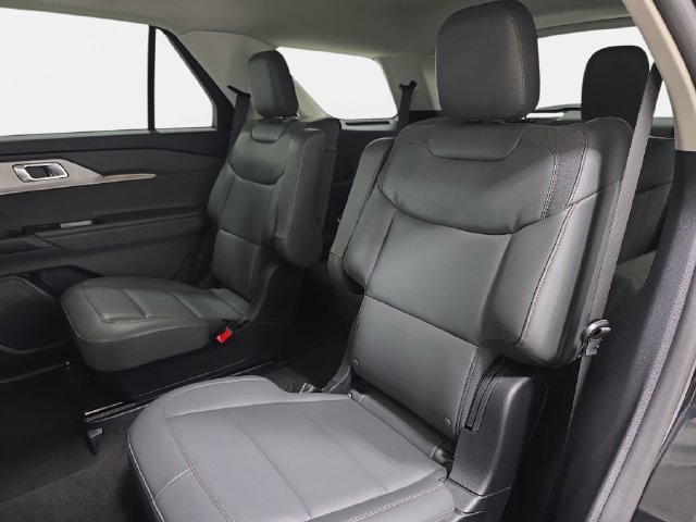 Used 2026 Ford Explorer Active w/ Active Comfort Package AWD/4WD image 13