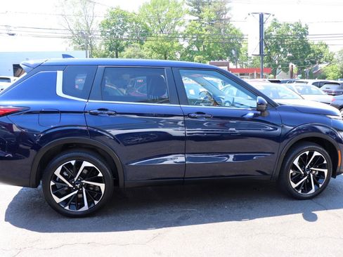 Used 2024 Mitsubishi Outlander AWD image 6