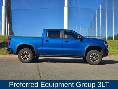 Used 2022 Chevrolet Silverado 1500 ZR2 w/ Technology Package AWD/4WD image 2