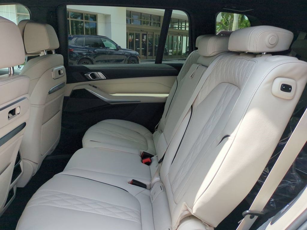 New 2027 BMW X7 xDrive40i AWD/4WD image 14