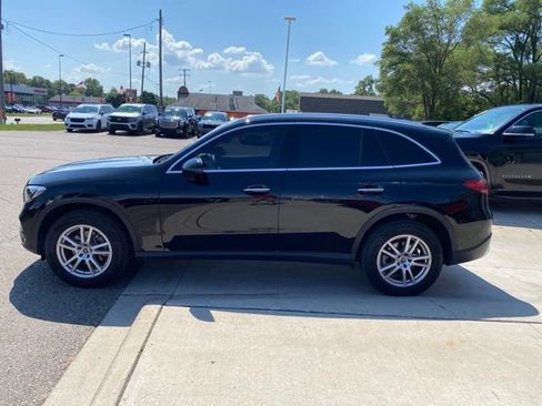 Used 2025 Mercedes-Benz GLC 300 4MATIC image 9
