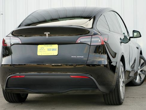 Used 2023 Tesla Model Y Long Range image 5