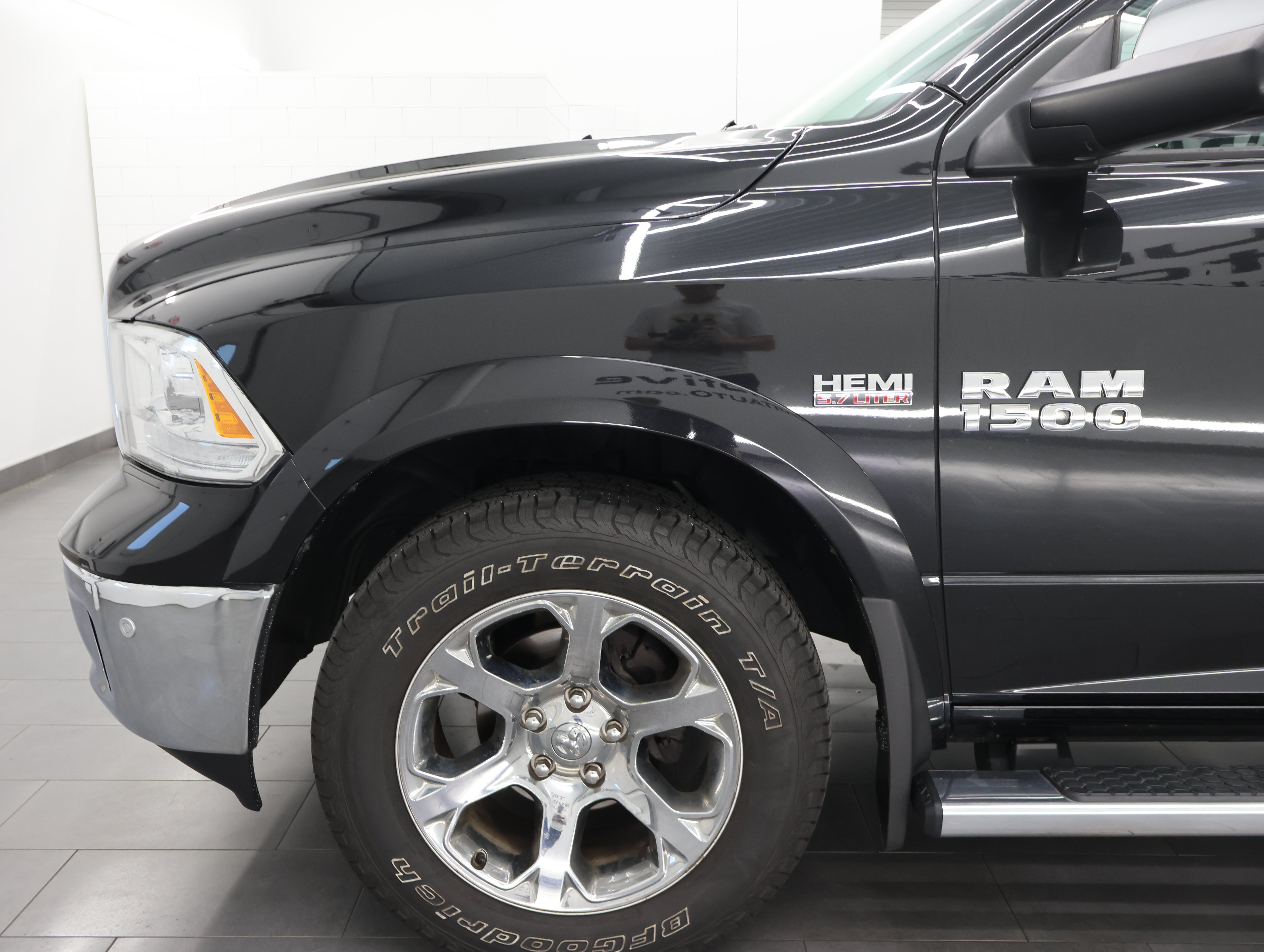 Used 2018 RAM 1500 Laramie w/ Convenience Group AWD/4WD image 35