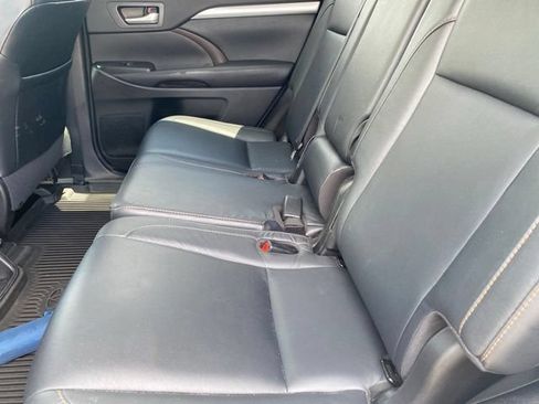 Certified 2018 Toyota Highlander XLE AWD/4WD image 6