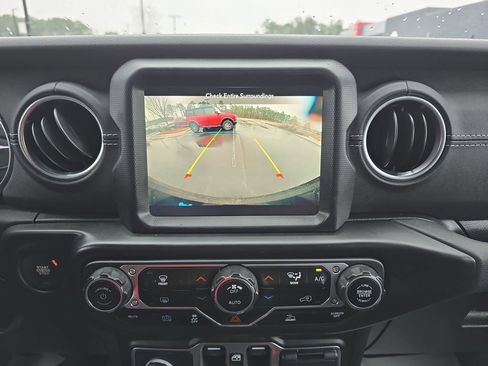 Used 2023 Jeep Wrangler Unlimited Sahara image 28