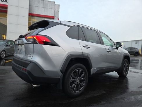 Used 2023 Toyota RAV4 XLE Premium image 8