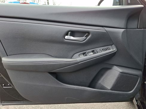 Used 2025 Nissan Sentra SV FWD image 13