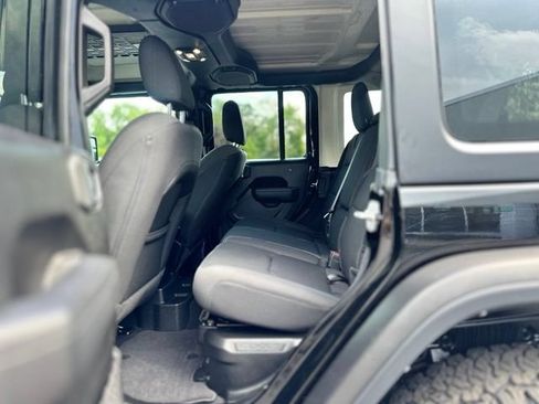 Used 2023 Jeep Wrangler Unlimited Rubicon 4xe w/ Cold Weather Group AWD/4WD image 21