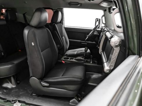 Used 2014 Toyota FJ Cruiser 4WD w/ Convenience Package image 40