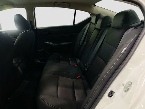 Used 2024 Nissan Altima 2.5 SV FWD image 11