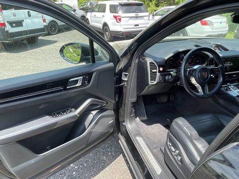 Used 2020 Porsche Cayenne AWD/4WD image 10