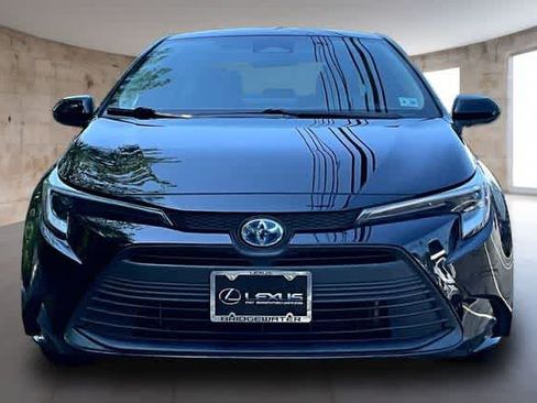 Used 2023 Toyota Corolla LE AWD/4WD image 2
