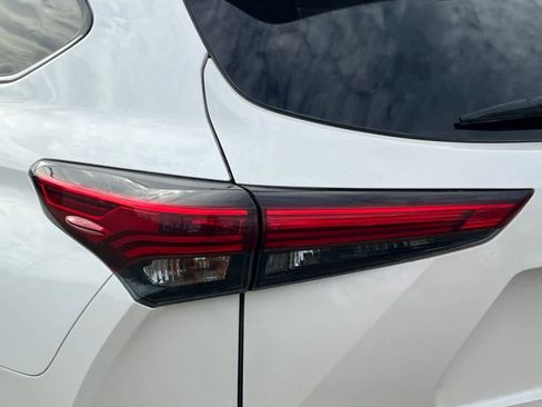 Used 2021 Toyota Highlander Platinum AWD/4WD image 20