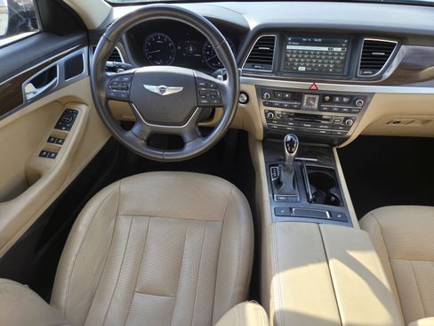Used 2015 Hyundai Genesis 3.8 image 7